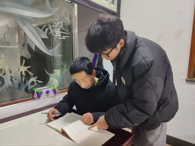 绿纸换白瓷,低碳焕新颜 ——“月亮队”环保墙纸替代传统白瓷调研纪实