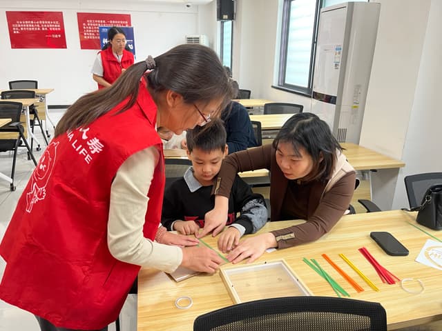 共和社区“竹编绘时光，亲子共成长” 亲子手工竹编活动