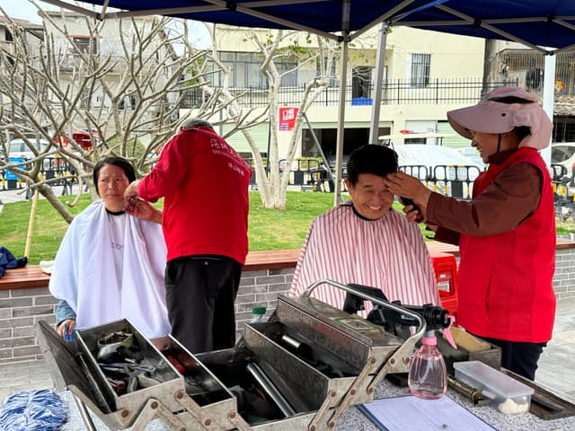 三大专区精准“摆摊”,坪山社区以“一站式”服务点亮APEC文明底色