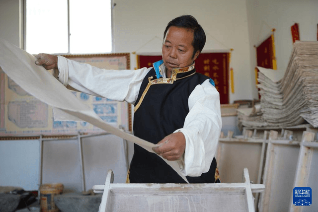 西藏尼木:藏纸技艺铺就美好生活