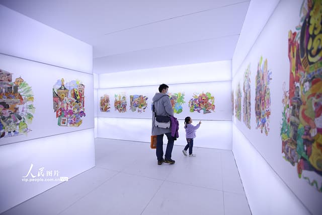 上海:参观“兔·生肖艺术大展”