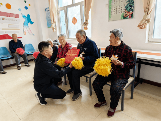 双节前夕送温情:一四四团一社区慰问行动暖人心