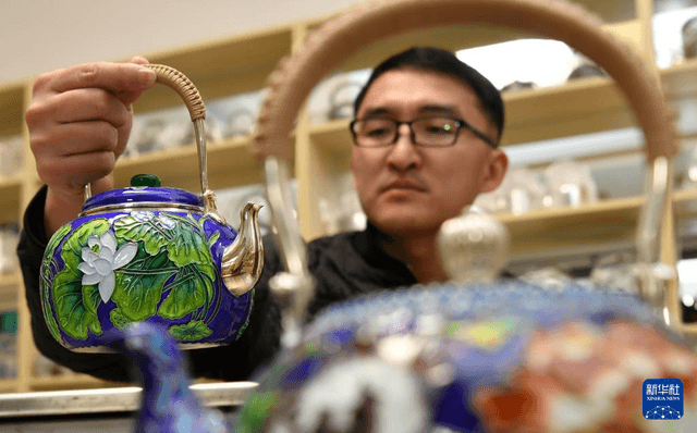 河北沧县:传统银器制作“敲”开致富门